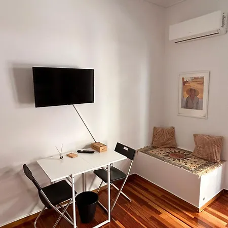 Apartment Efi's Cozy And Bright One-bedroom *
